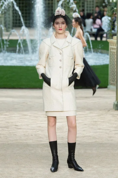 Look 27